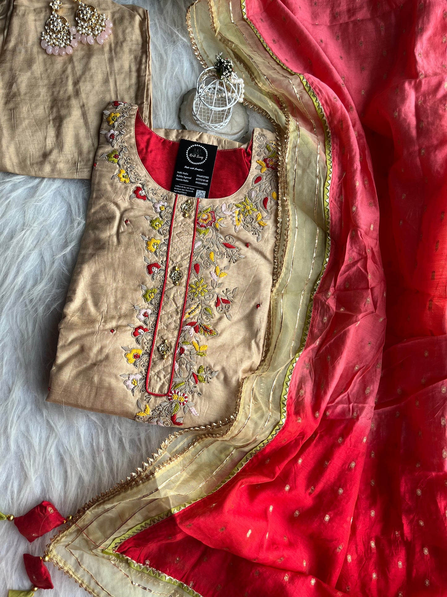 “AARYANA” Dola Silk Festive Suit Set ❤️