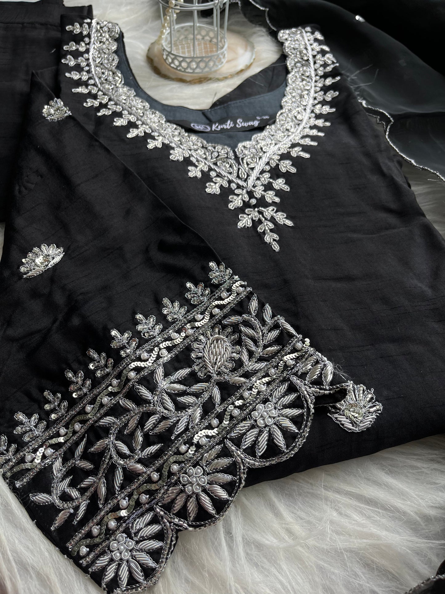 “ANTARA” Premium Festive Embroidered Dola Silk Suit Set✨💕