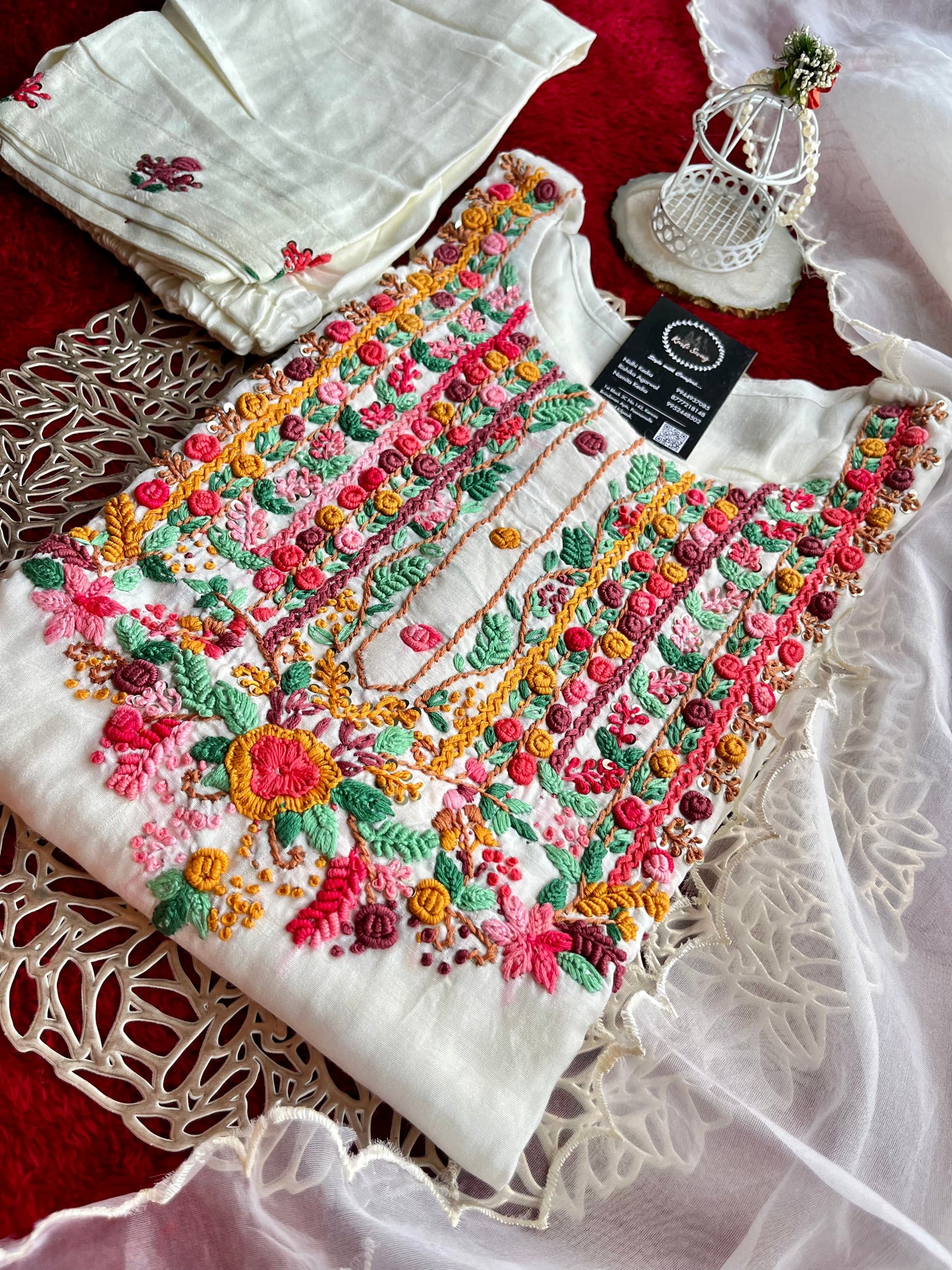 “AARYA” Dola Silk Suit In Off White With Thread Embroidery ✨❤️