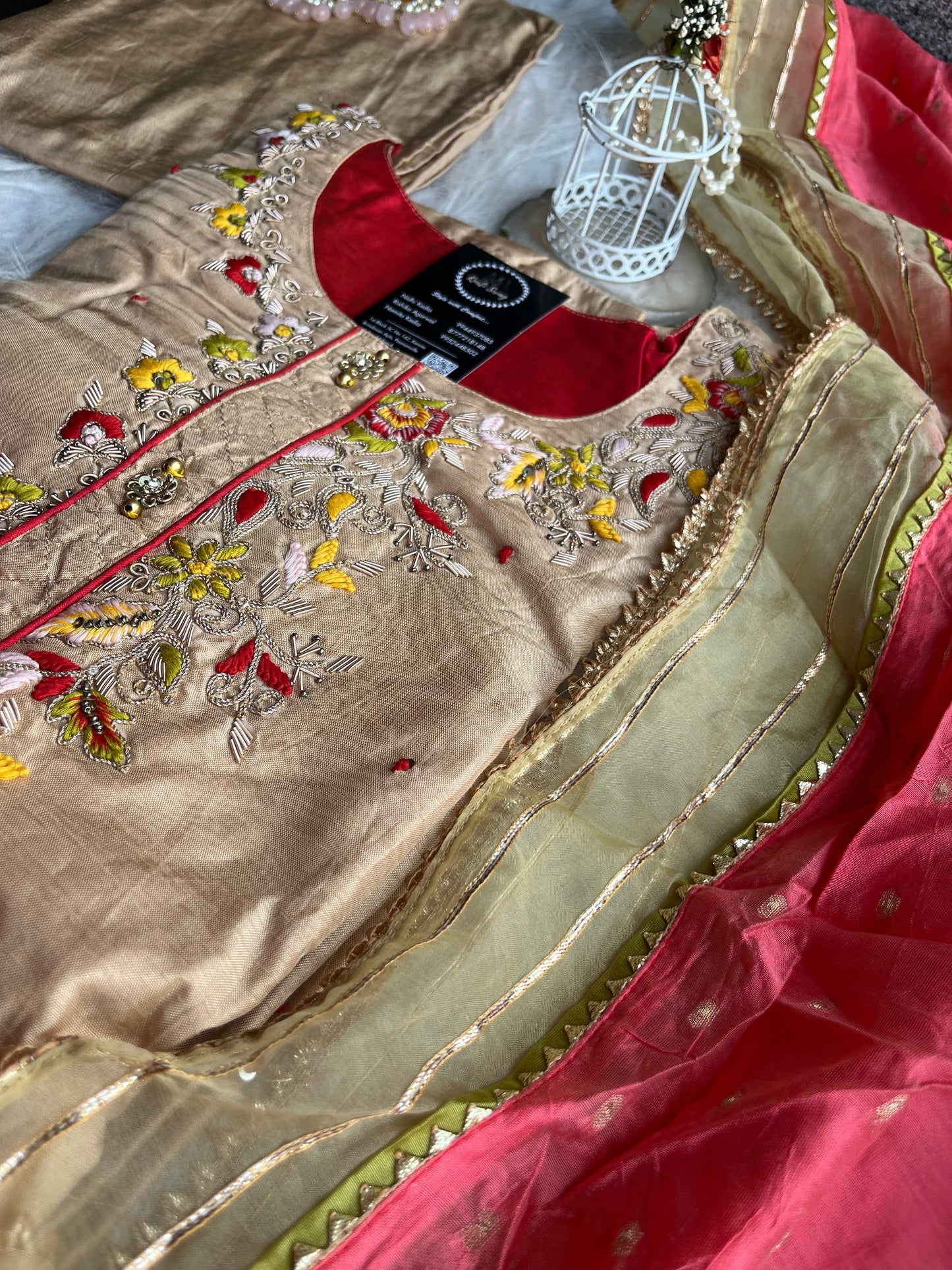 “AARYANA” Dola Silk Festive Suit Set ❤️