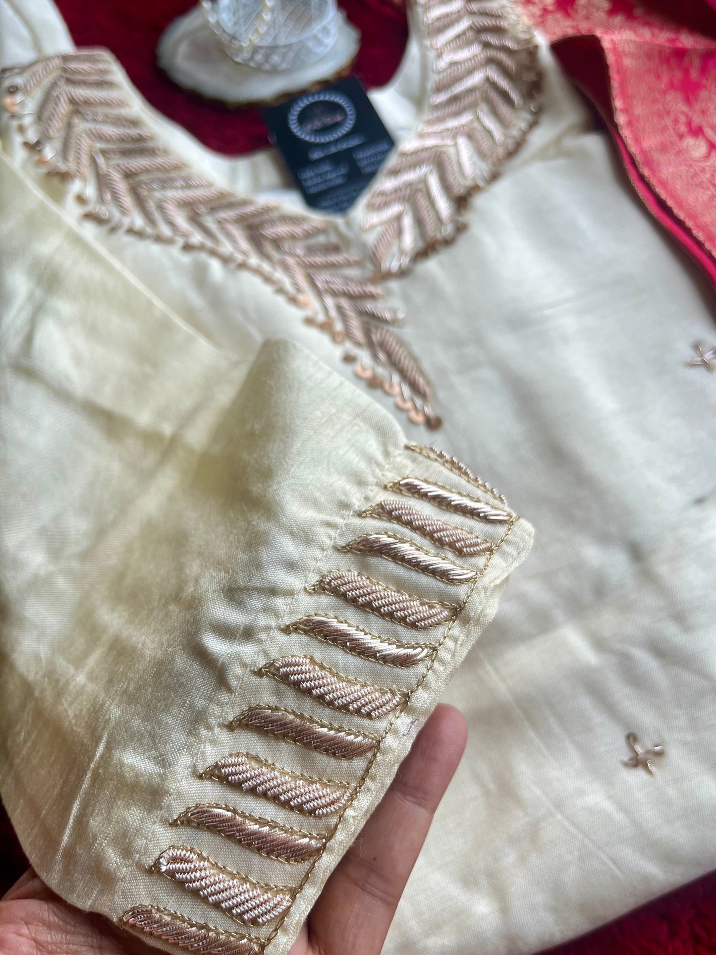 “AMRUTA” Dola Silk Suit Set an Off White 💕✨