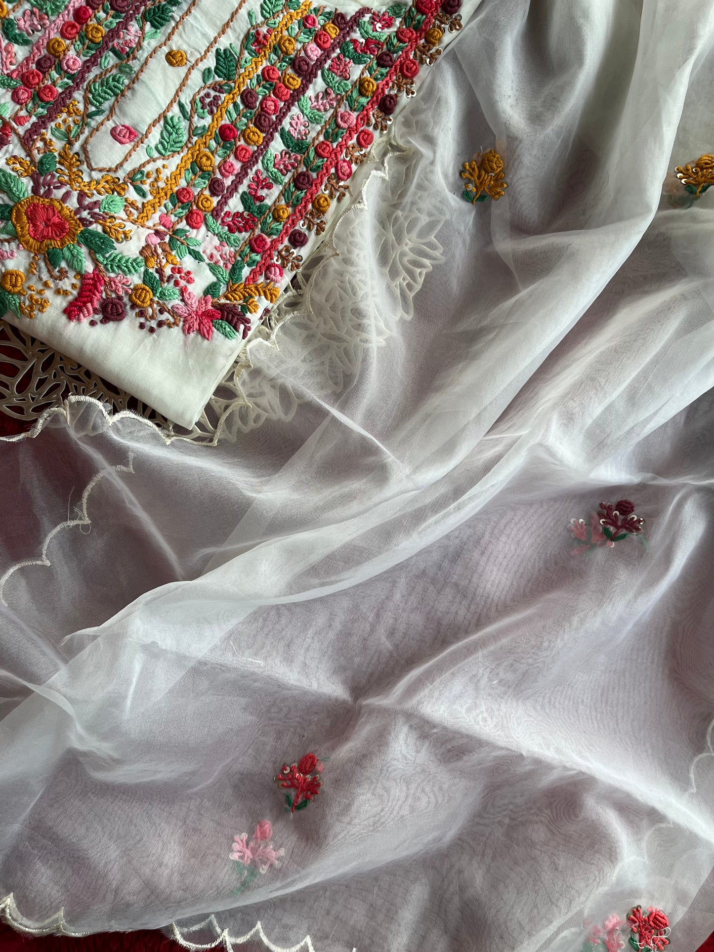 “AARYA” Dola Silk Suit In Off White With Thread Embroidery ✨❤️