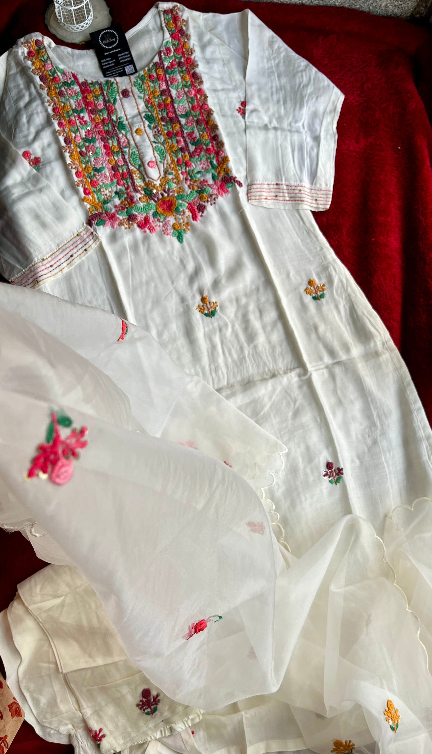 “AARYA” Dola Silk Suit In Off White With Thread Embroidery ✨❤️