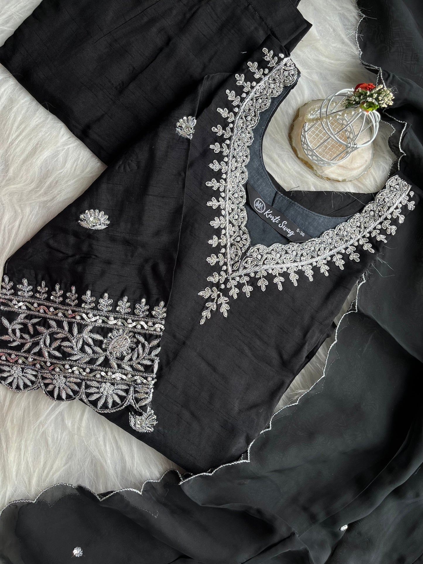 “ANTARA” Premium Festive Embroidered Dola Silk Suit Set✨💕