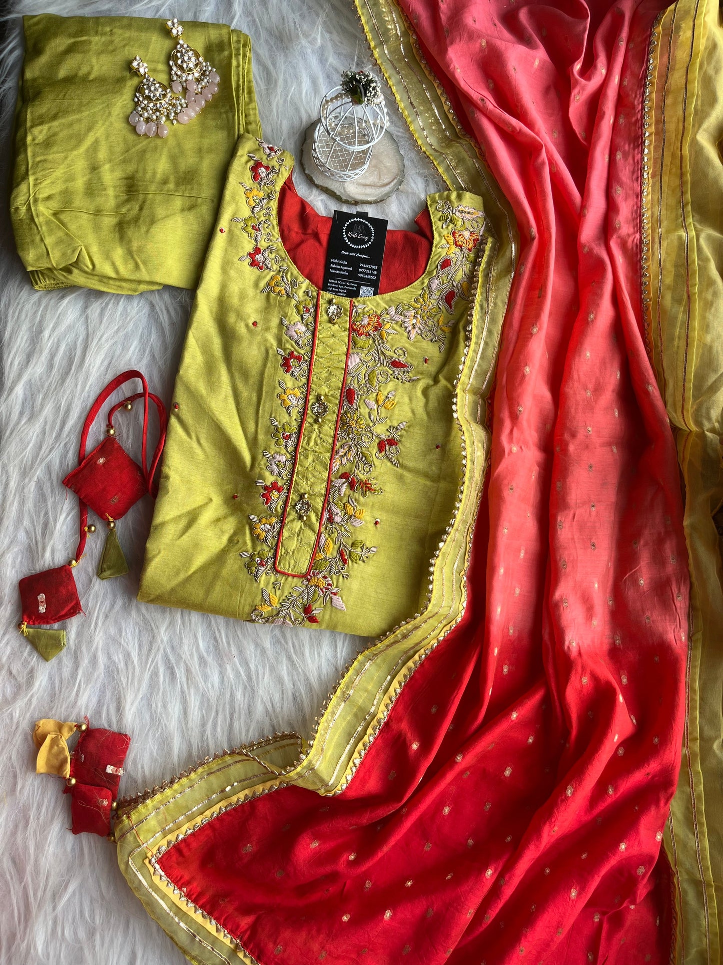 “AARYANA” Dola Silk Festive Suit Set ❤️
