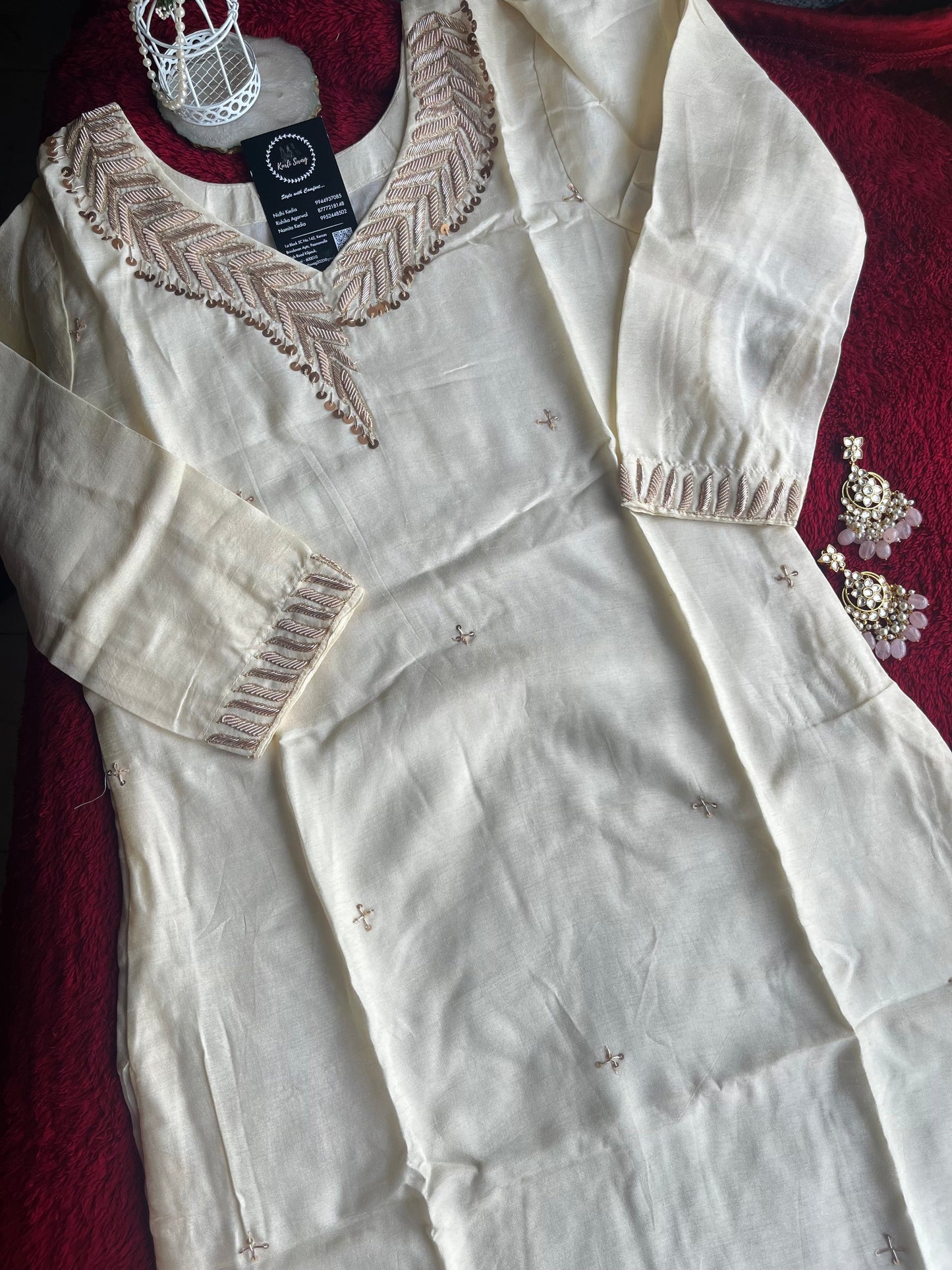 “AMRUTA” Dola Silk Suit Set an Off White 💕✨