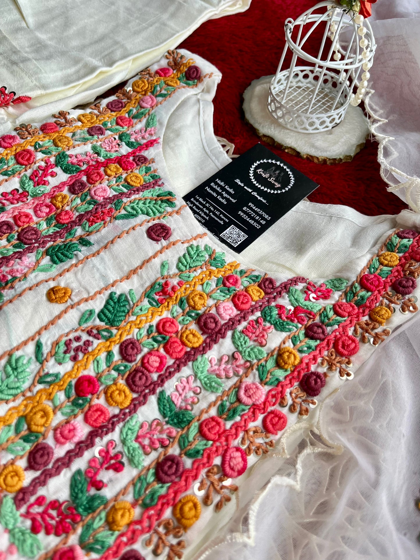 “AARYA” Dola Silk Suit In Off White With Thread Embroidery ✨❤️
