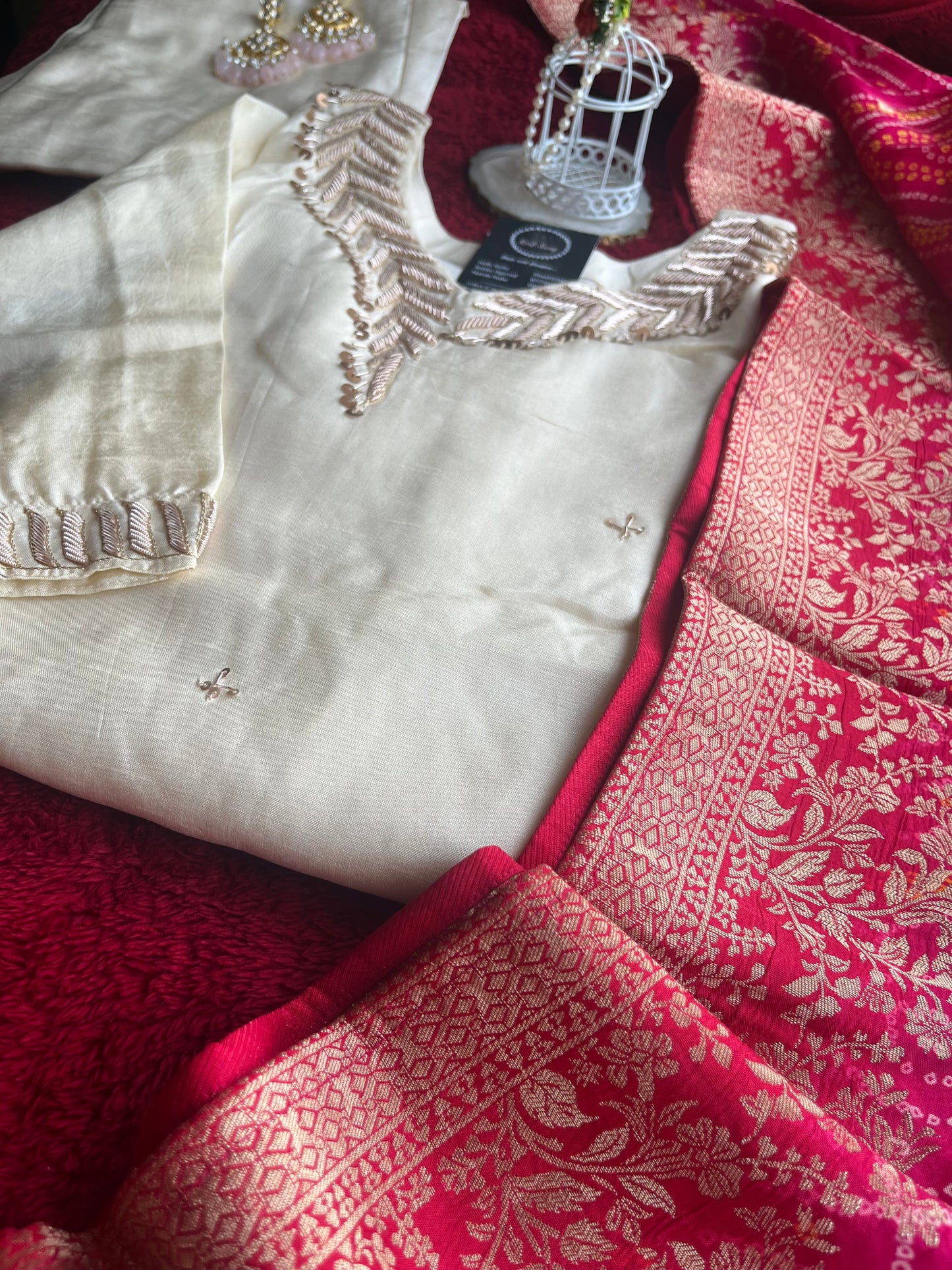 “AMRUTA” Dola Silk Suit Set an Off White 💕✨