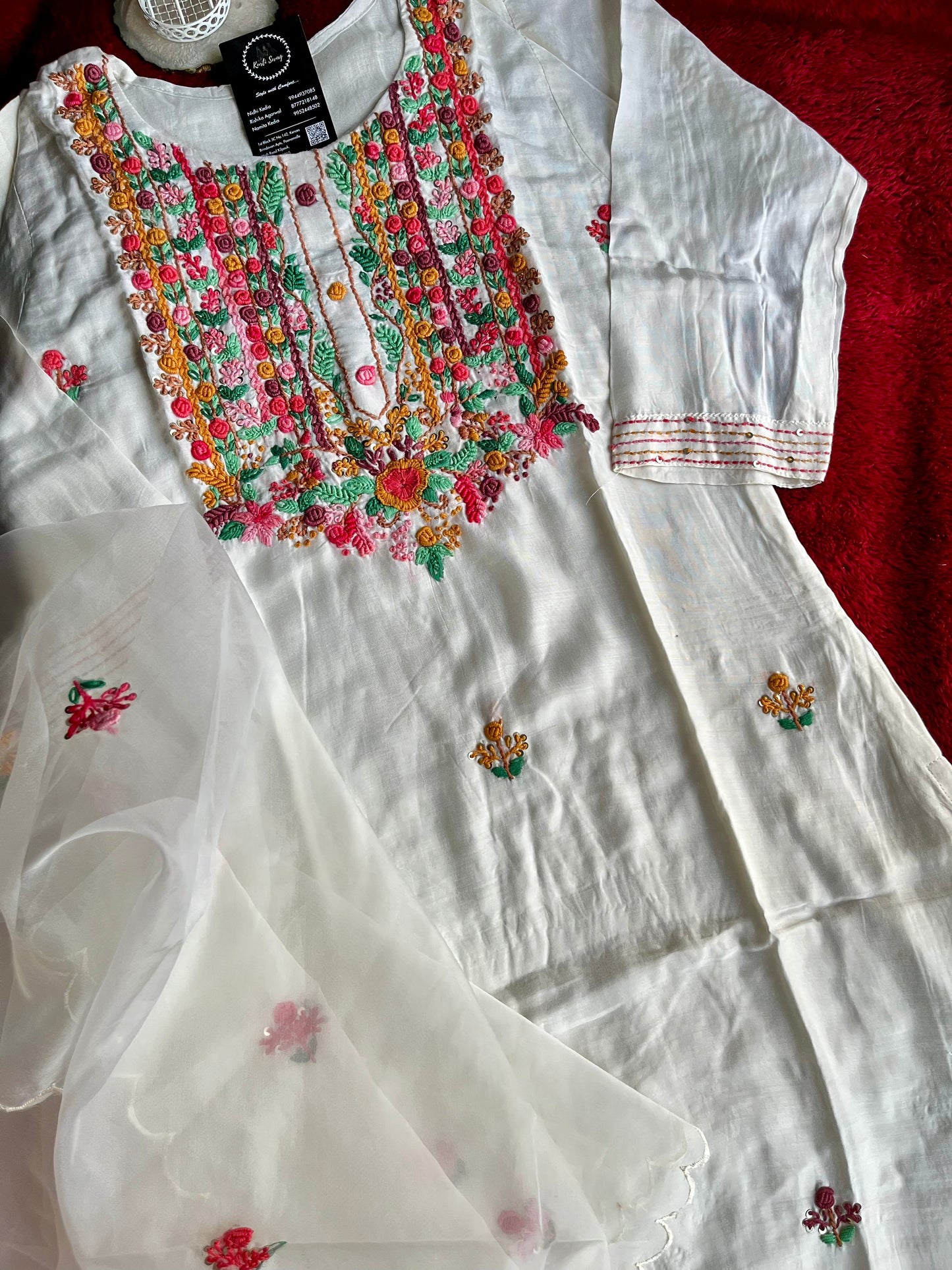 “AARYA” Dola Silk Suit In Off White With Thread Embroidery ✨❤️