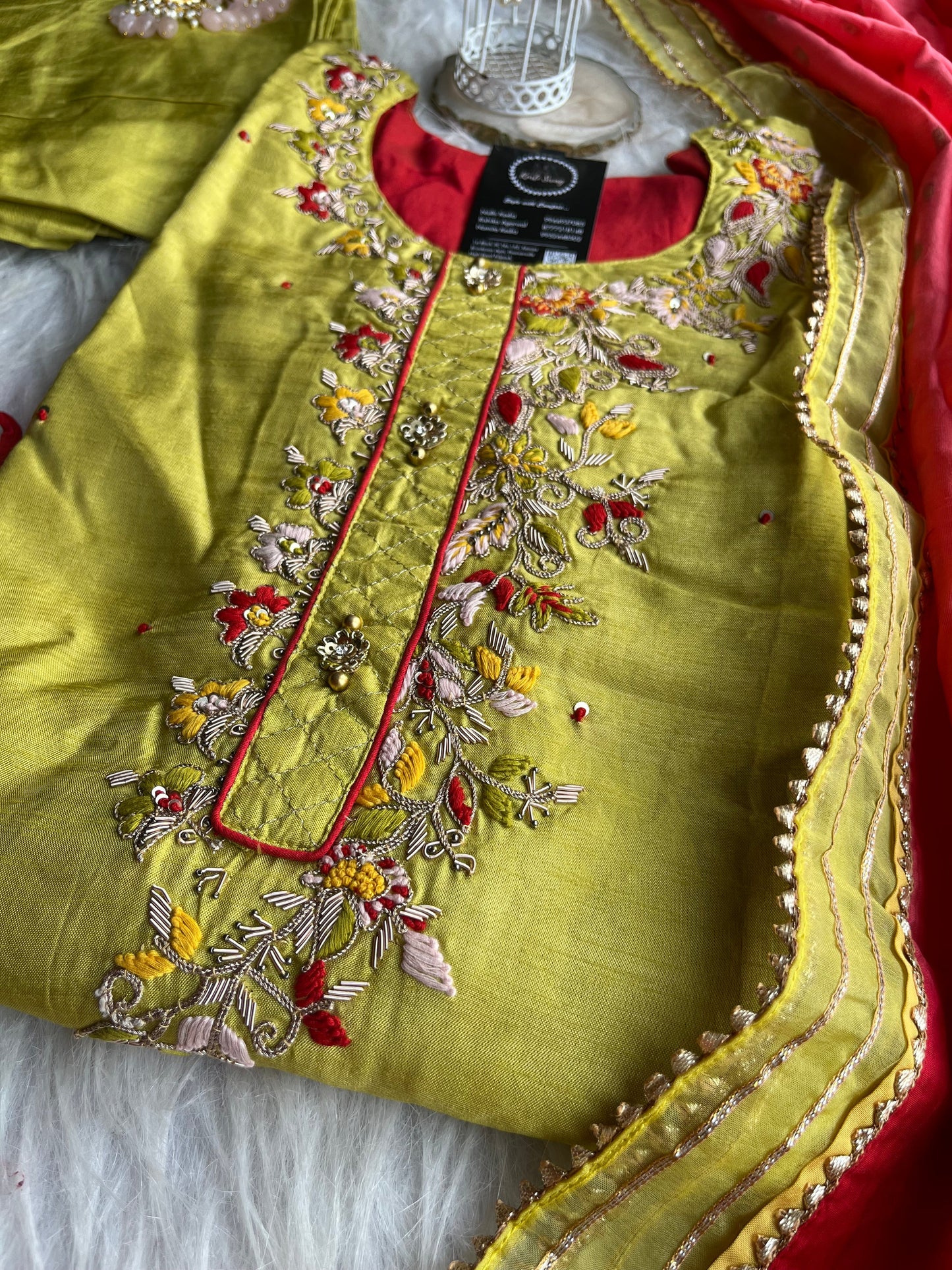 “AARYANA” Dola Silk Festive Suit Set ❤️