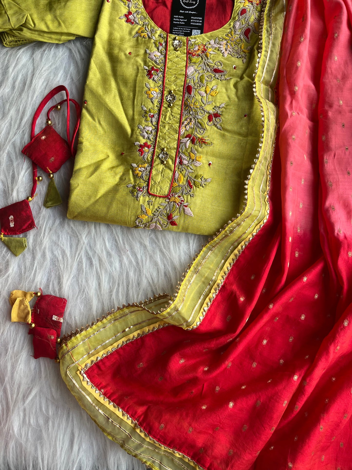 “AARYANA” Dola Silk Festive Suit Set ❤️