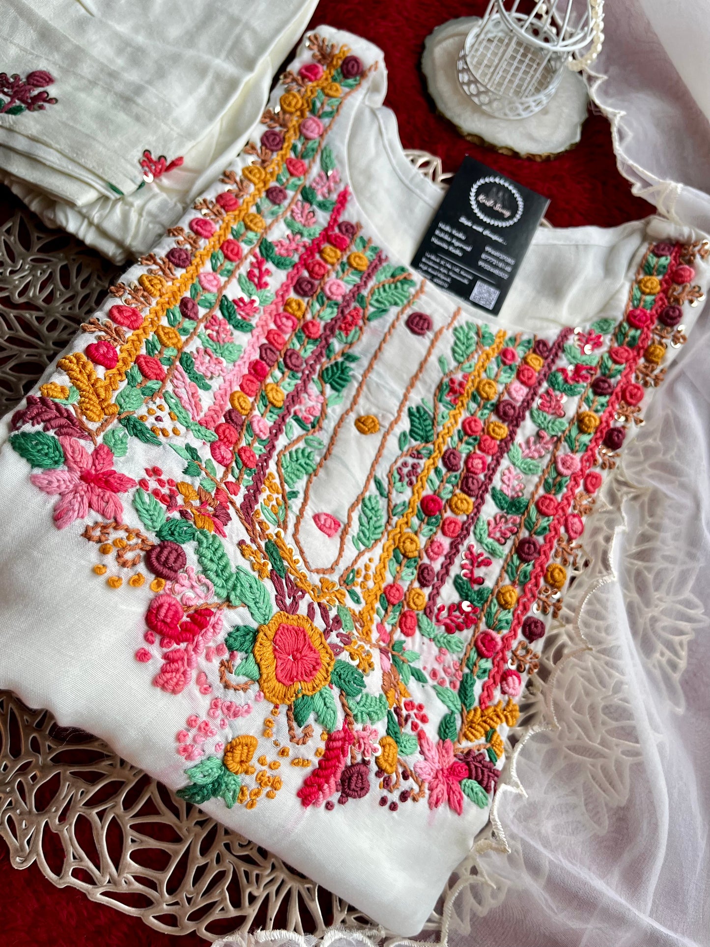 “AARYA” Dola Silk Suit In Off White With Thread Embroidery ✨❤️