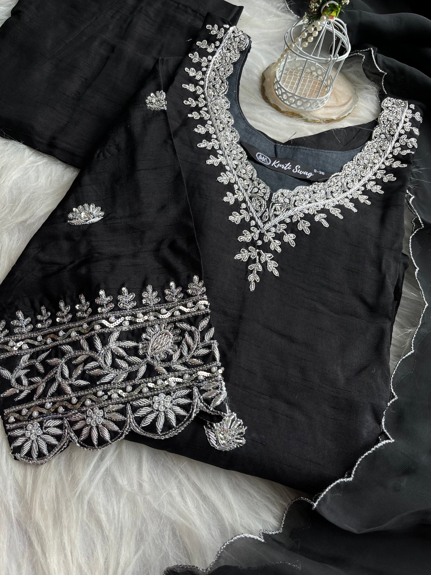 “ANTARA” Premium Festive Embroidered Dola Silk Suit Set✨💕