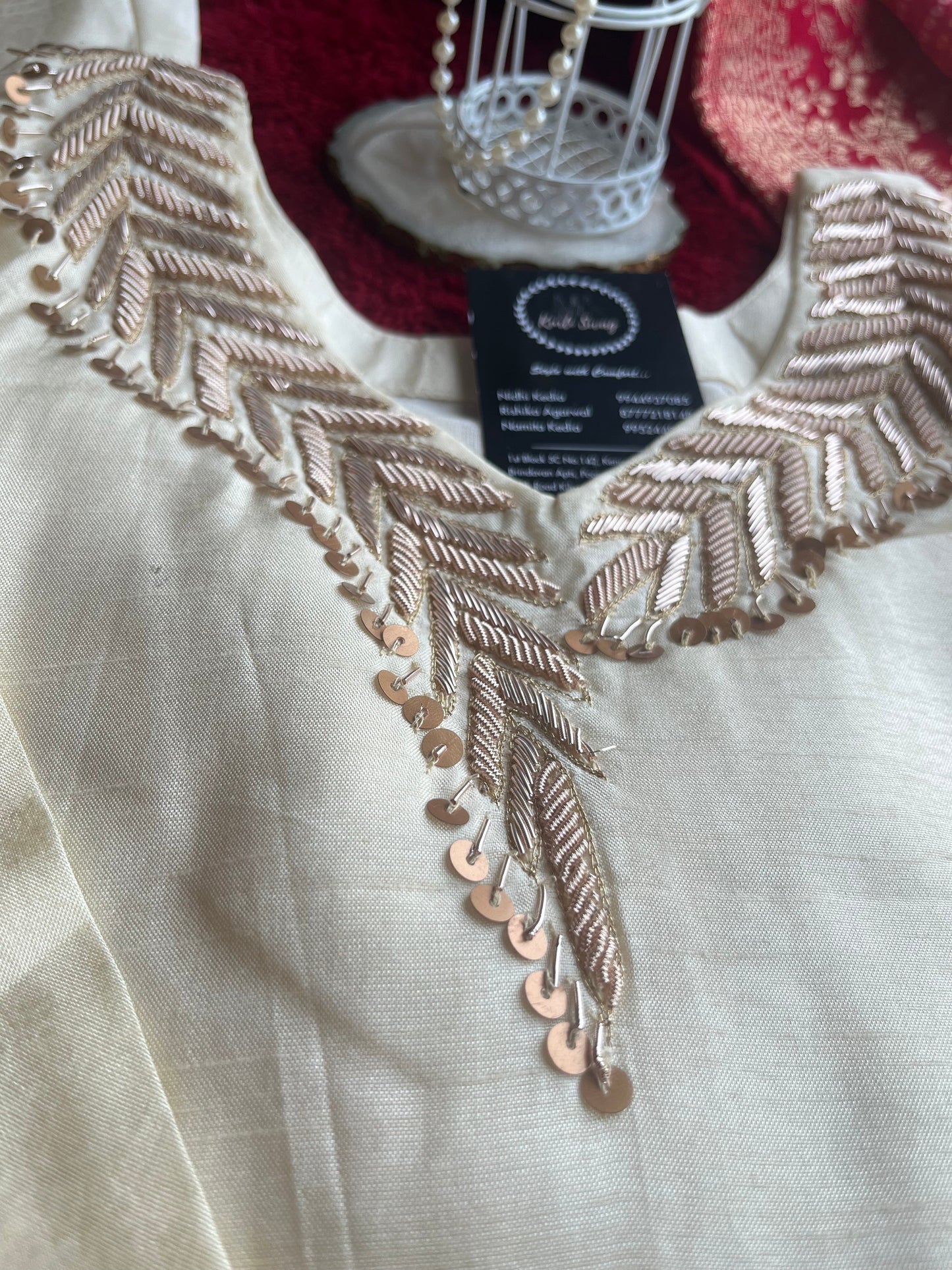 “AMRUTA” Dola Silk Suit Set an Off White 💕✨