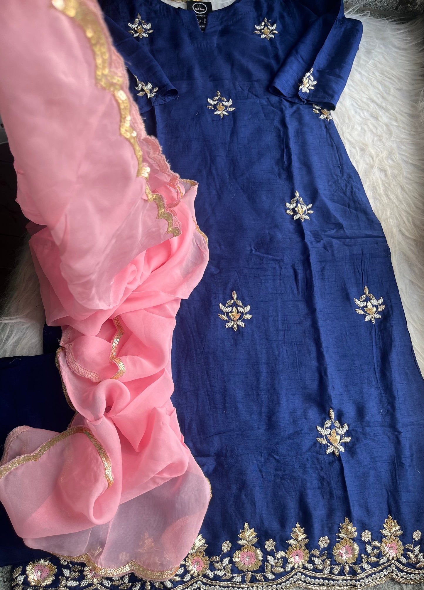 “AARNA” Premium Dola Silk Kurta Set In Navy Blue 💕🧿