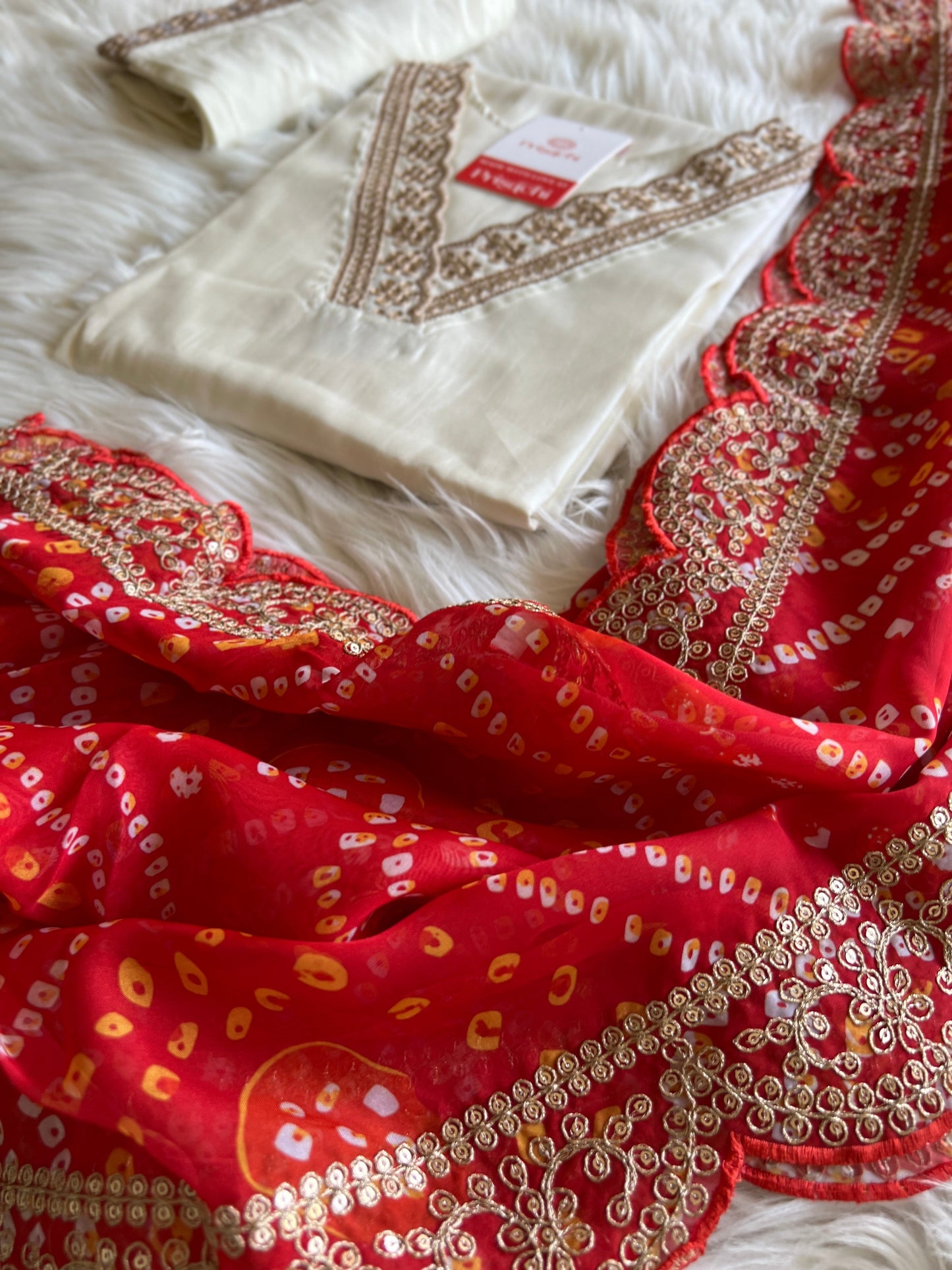 Off White Lilac silk kurta set with Red Lbandhani dupatta