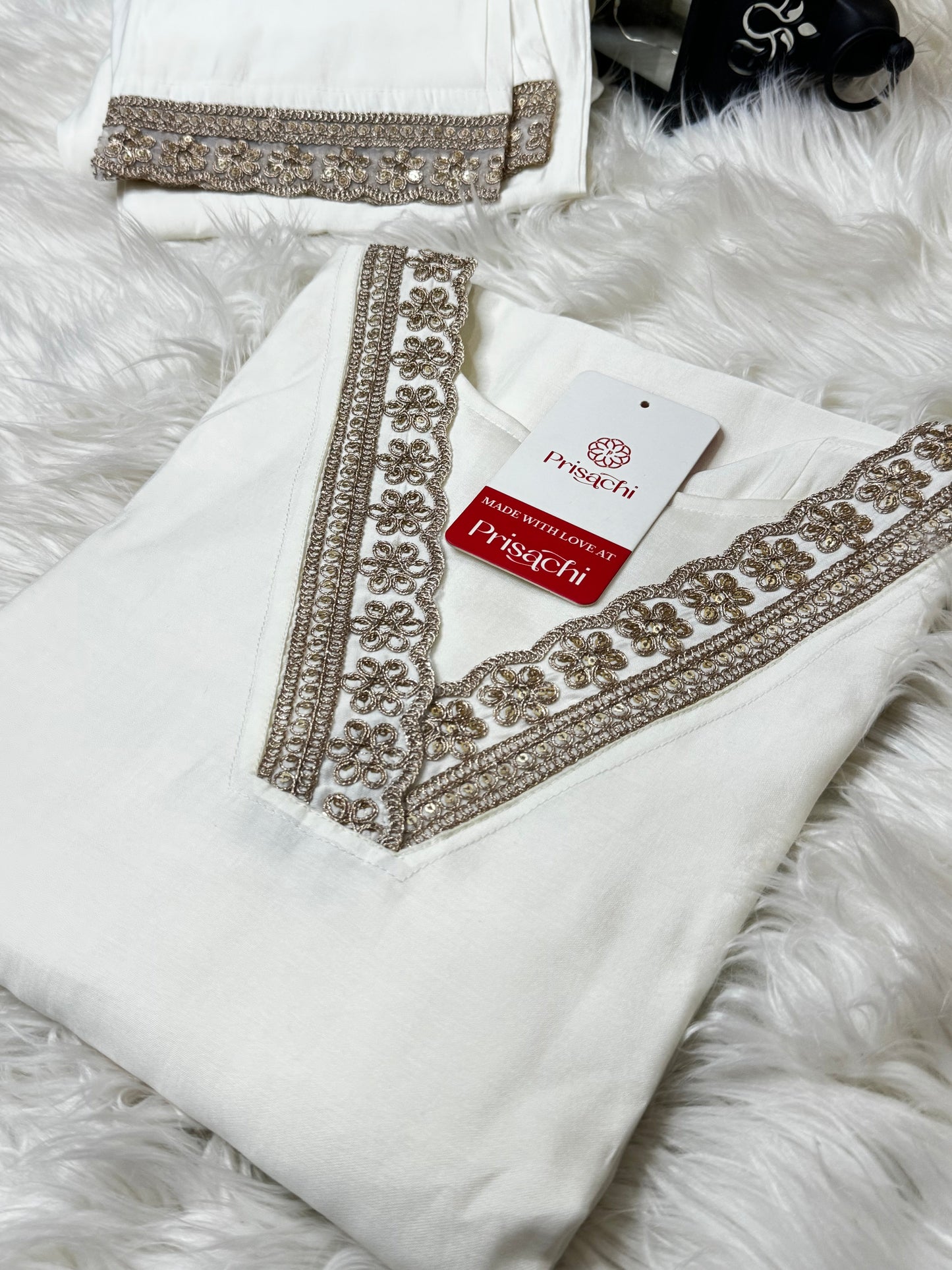 Off White Lilac silk kurta set with Red Lbandhani dupatta