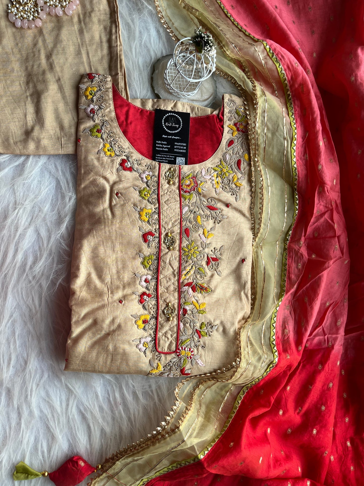 “AARYANA” Dola Silk Festive Suit Set ❤️