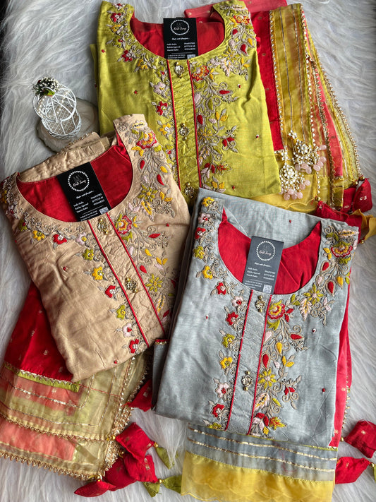 “AARYANA” Dola Silk Festive Suit Set ❤️
